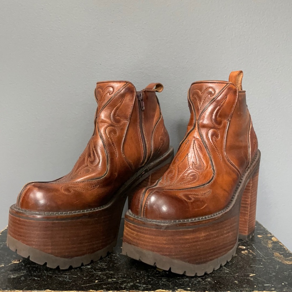 Stunning Vintage El Dante Leather Platform Boots